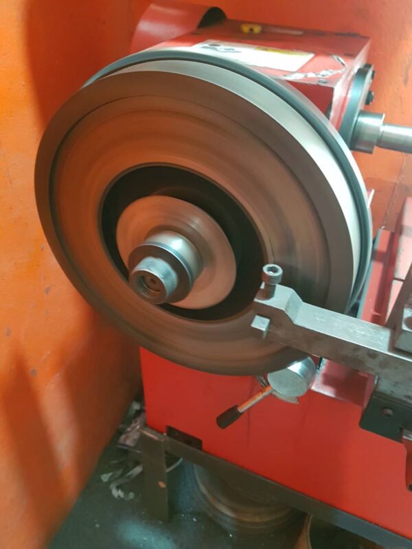 เครื่องเจียรจานเบรครถยนต์ รุ่น C-9335 Mactech