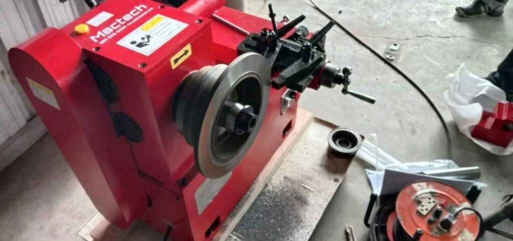 เครื่องเจียรจานเบรครถยนต์ รุ่น C-9335 Mactech