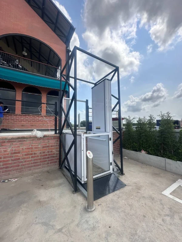 wheelchair-lift3 ลิฟท์วีลแชร์คนพิการ 2.5เมตร