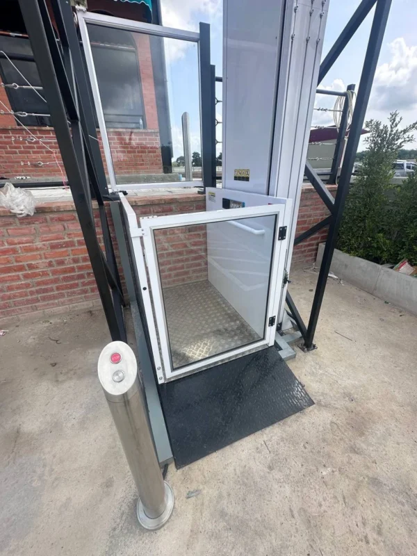 wheelchair-lift5 ลิฟท์วีลแชร์คนพิการ 2.5เมตร