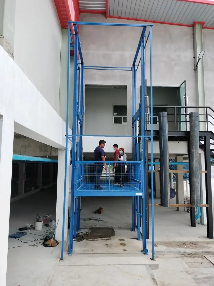 ลิฟท์ขนของ Mactech ติดตั้งภายในอาคารเชื่อมต่อระหว่างชั้น