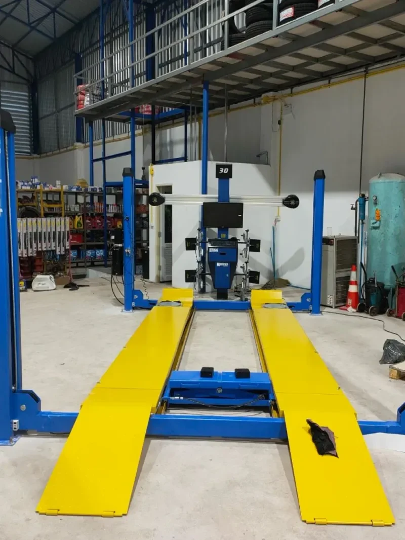 ลิฟท์4เสาตั้งศูนย์ Mactech สะพานสีเหลือง พร้อมแม่แรงยกกลางสะพาน (Jacking Beam) สำหรับยกล้อลอย