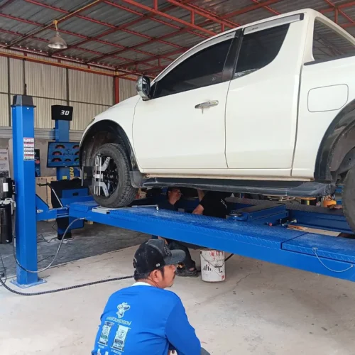 ลิฟท์4เสาตั้งศูนย์ Mactech ยกรถกระบะพร้อมติดหัววัดเครื่องตั้งศูนย์ 3D ช่างทำงานใต้ท้องรถได้สะดวก